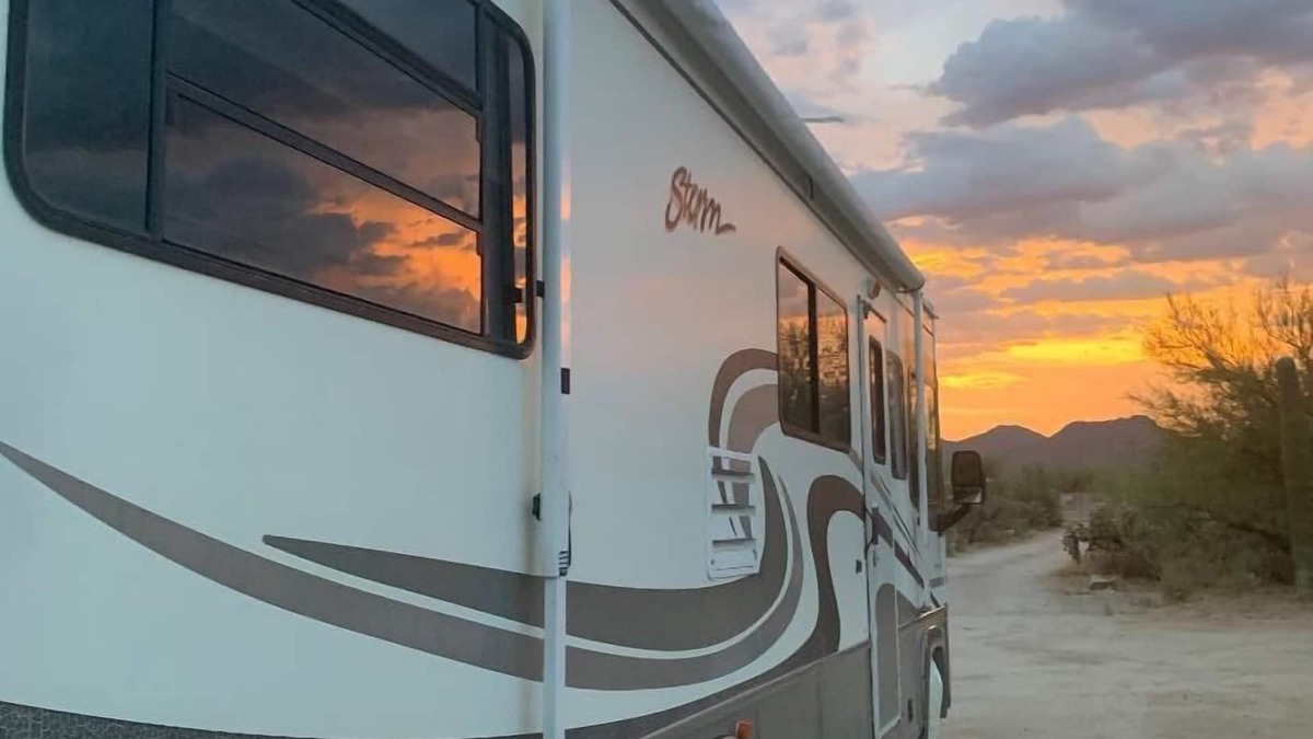 Tortolita House | NW Tucson - Roomy 20 Foot RV Nestled On A 3 Acre Property Sleeps 4