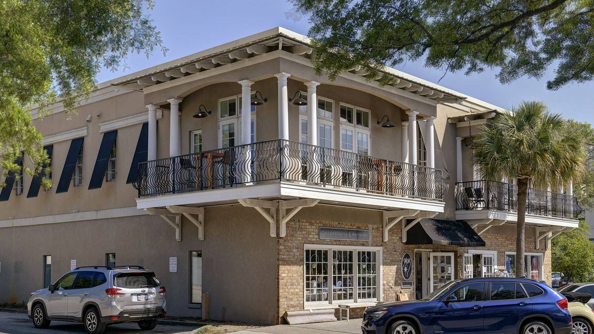 King City Condo | nWalk to the beach and Pier Wrap around porch