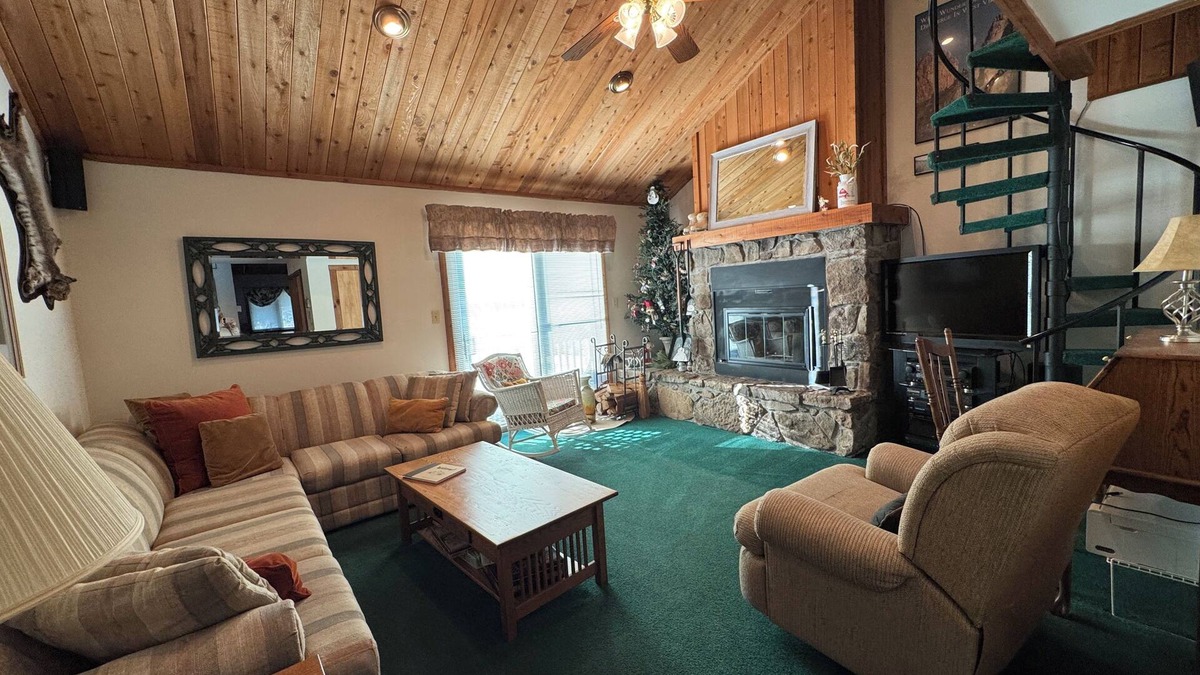 Northface Condo | NWB3-Timberline Condo! Sleeps 6