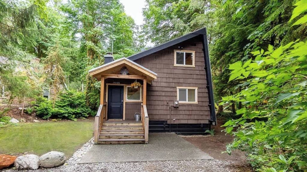 Verlot Cabin | NWPADS-Verlot River Cabin - Hot Tub-Firepit-Beach
