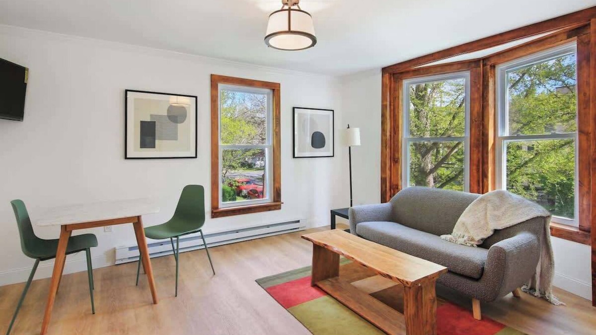 Ithaca House | NY Suite | Downtown walk to Commons | Free Parking