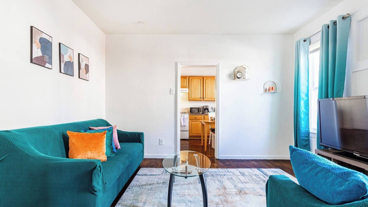 Ampere Bed & Breakfast | NYC-Bound 2BR w/FREE Parking & Pets Welcome