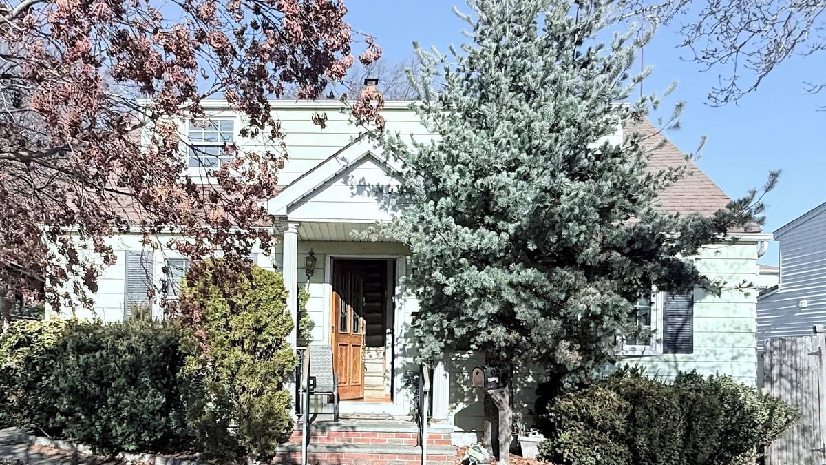 Elmwood Park House | NYC Commute! King Room HOME You have been looking for!