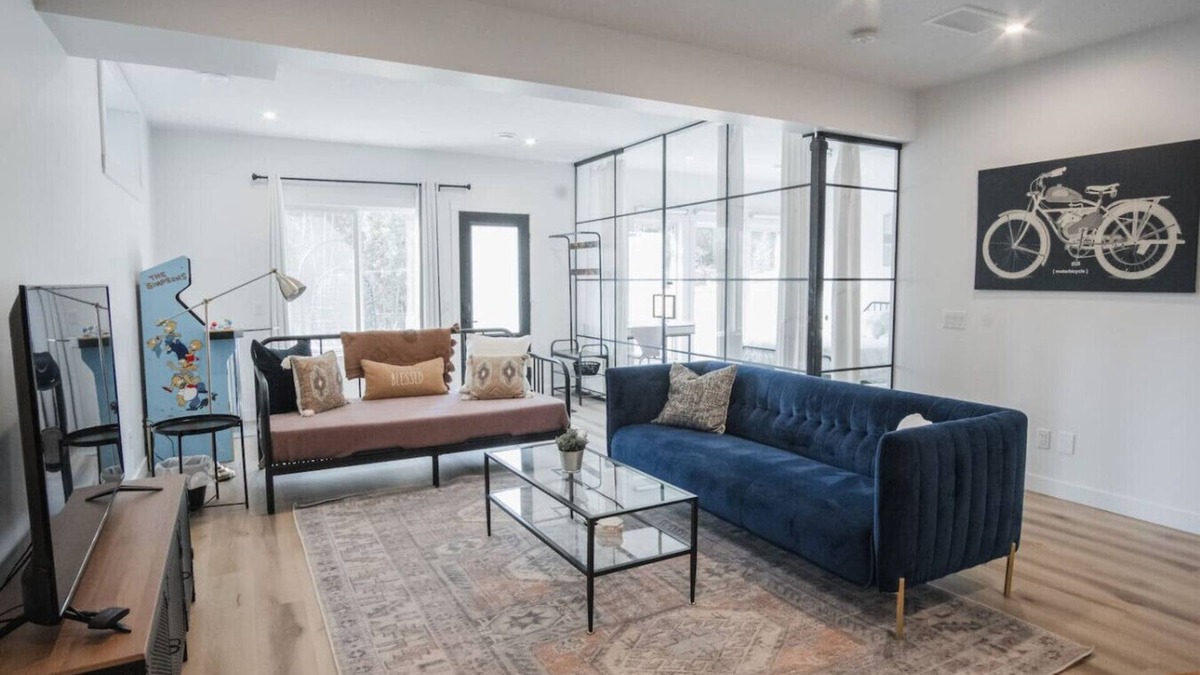 Northwest Edmonton Apartment | NYC Loft Inspired 12 mins to WEM Vintage arcade