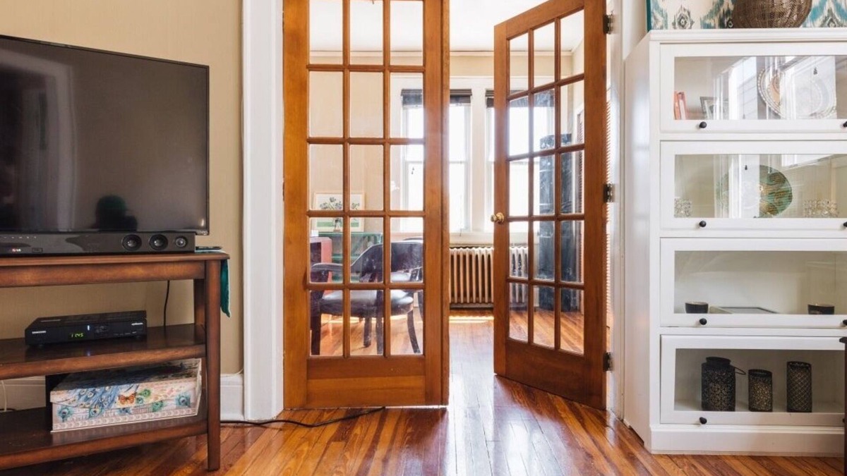 Upper Roseville Apartment | NYC — Newark Airport with Office!