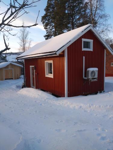 Are House | Nyrenoverad charmig gäststuga med sovloft i Järpen