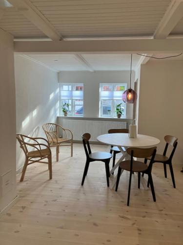 Assens House | Nyrenoveret charmerende byhus