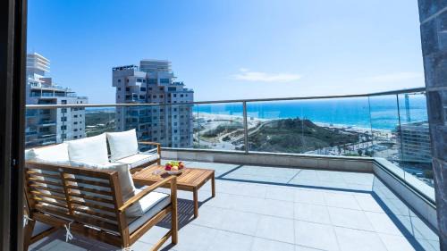 Rishon LeTsiyon Apartment | O&O Group - SeaFront Luxurious 3 BR Apartment