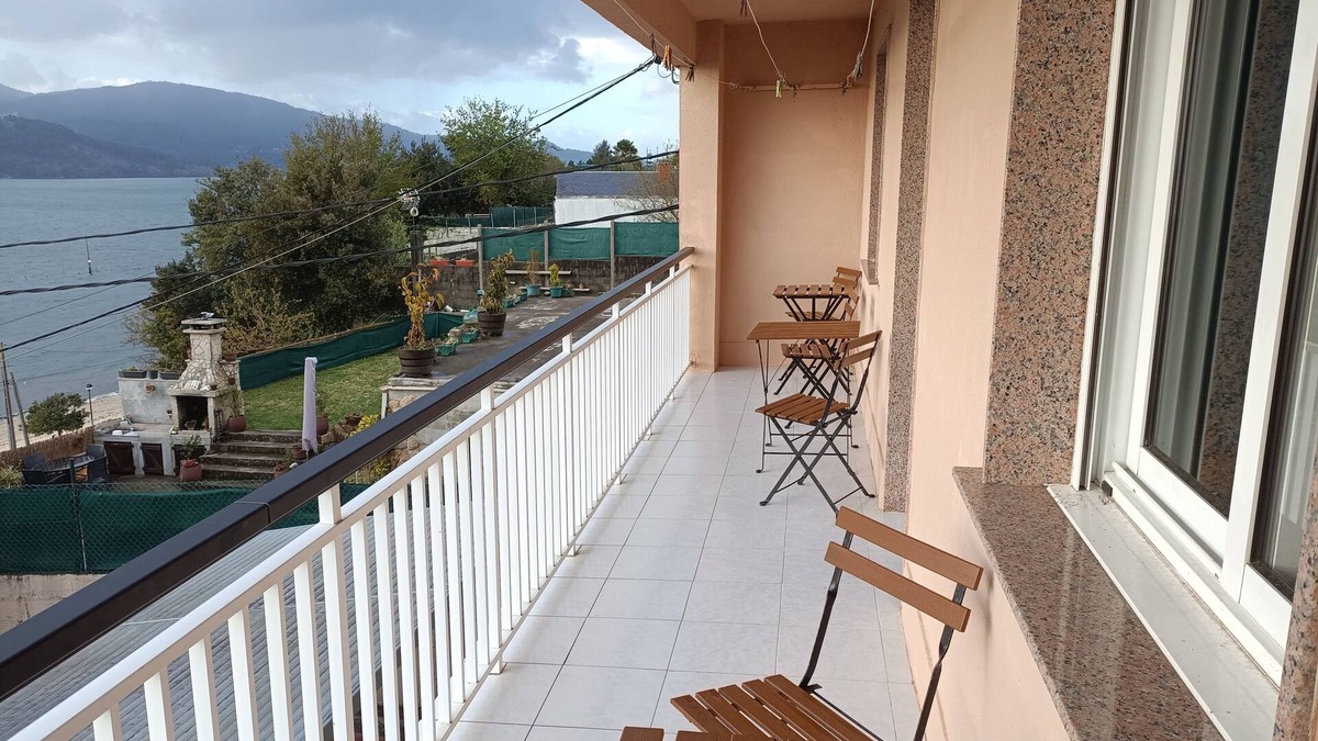 Redondela House | O Regato
