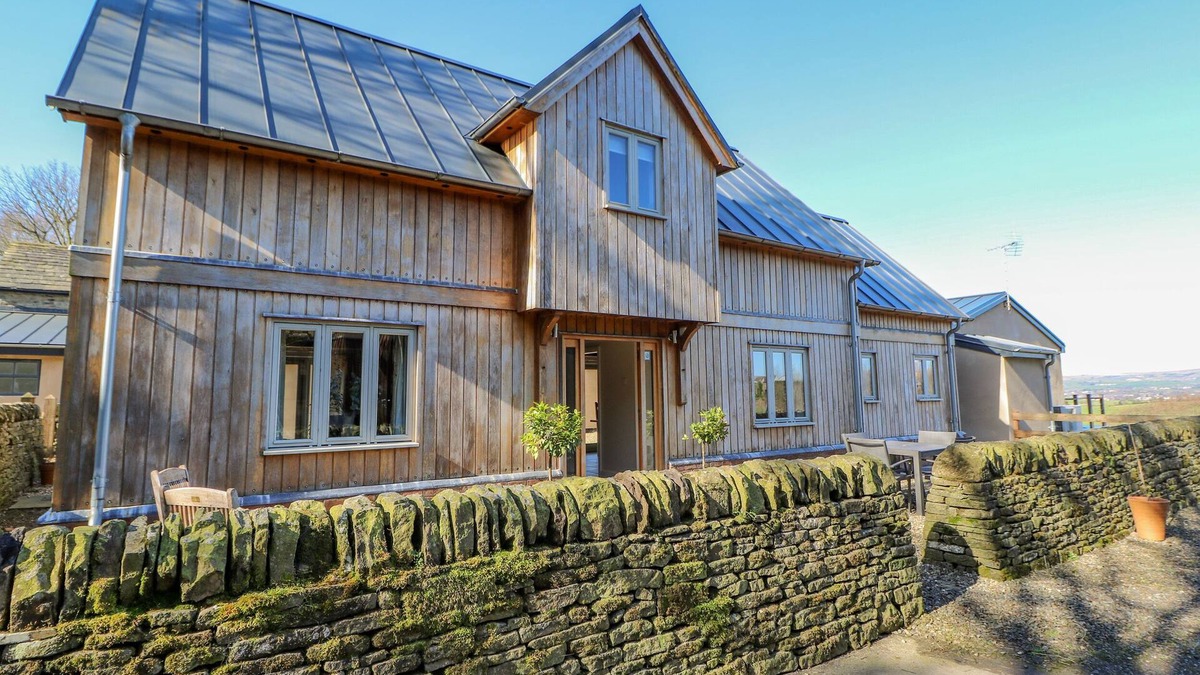 Rochdale Cottage | OAK COTTAGE, family friendly, character holiday cottage in Milnrow