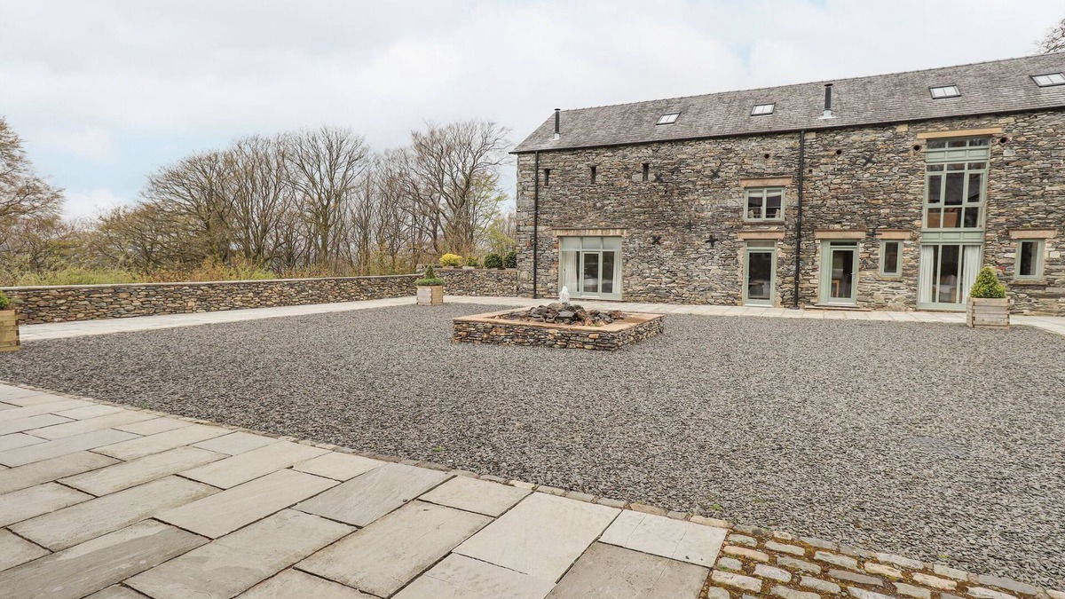 Penny Bridge Cottage | OAK COTTAGE, family friendly, character holiday cottage in Backbarrow
