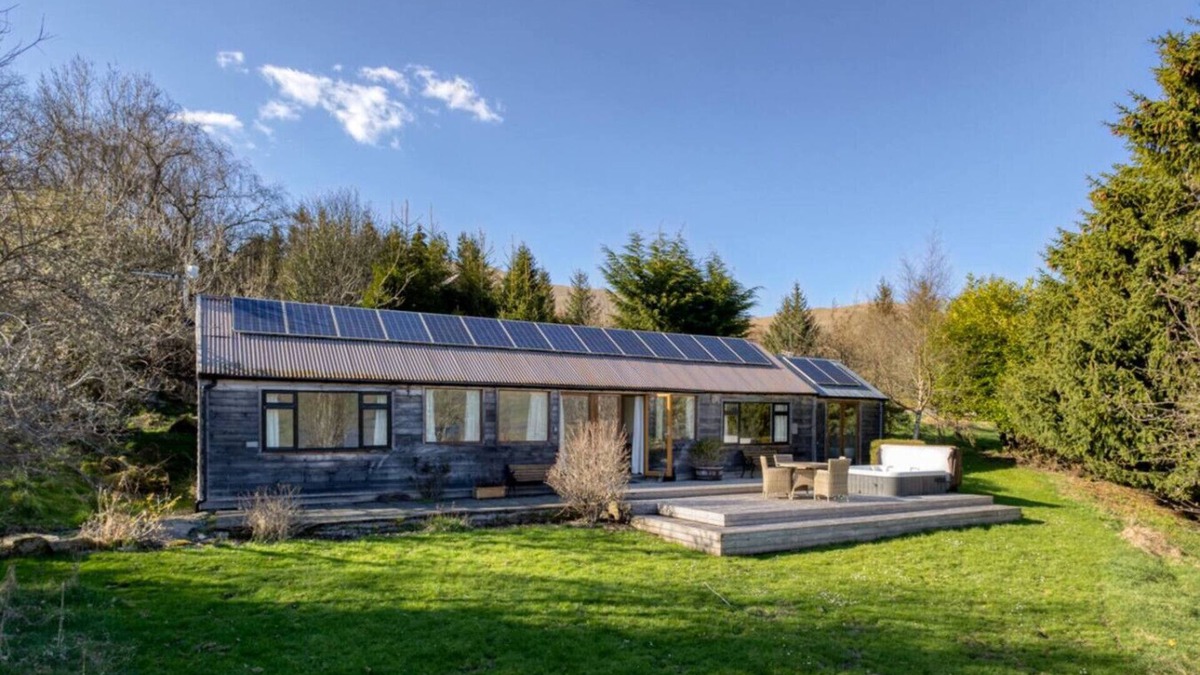 Loch Tay Cottage | Oak Cottage & Hot Tub, Loch Tay