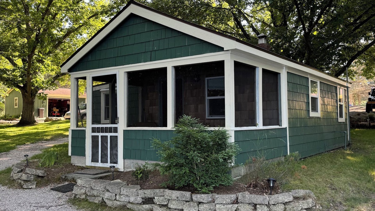 Alden Cabin | OAK COTTAGE - Lakefront on Thayer Lake in Alden, MI with WiFi, AC