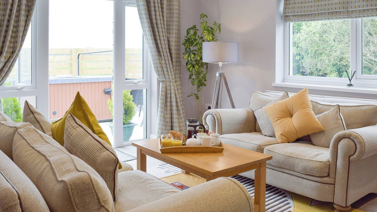 Haverfordwest Cottage | Oak Cottage - UK11212