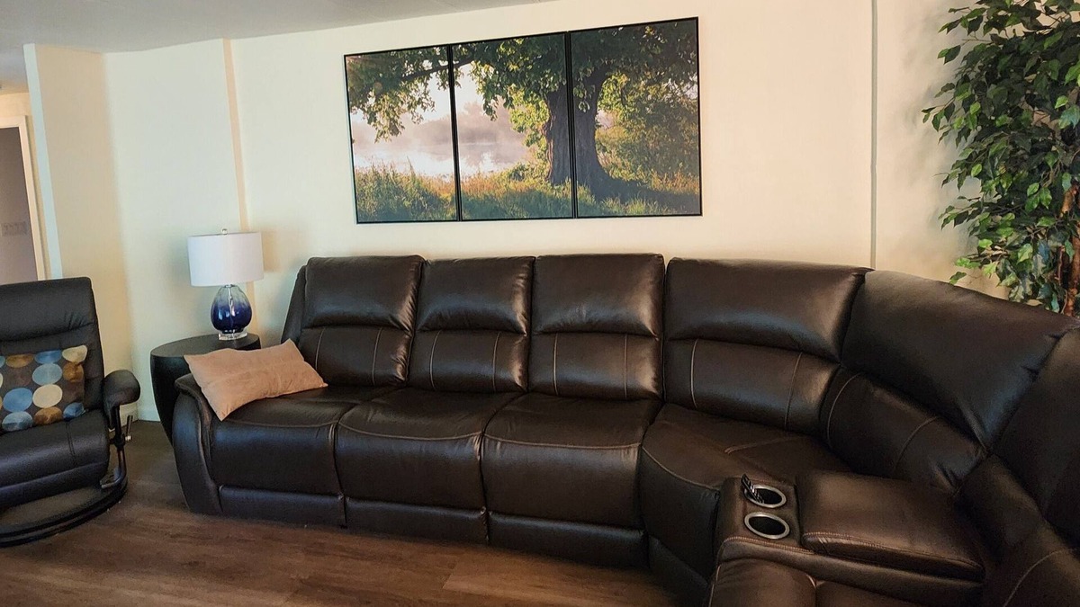 Dallas House | Oak Creek Acres 3-bedroom house on 12 acres just outside of Dallas Oregon