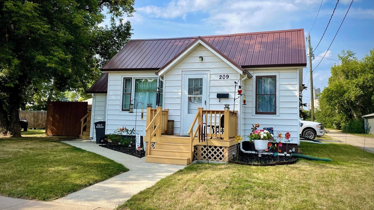 Bottineau House | Oak Creek Granary
