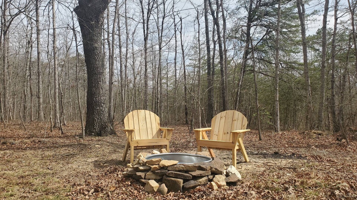 Beersheba Springs Cabin | Oak-dog friendly, homestead w/livestock, quiet, relaxing, hiking, near Caverns