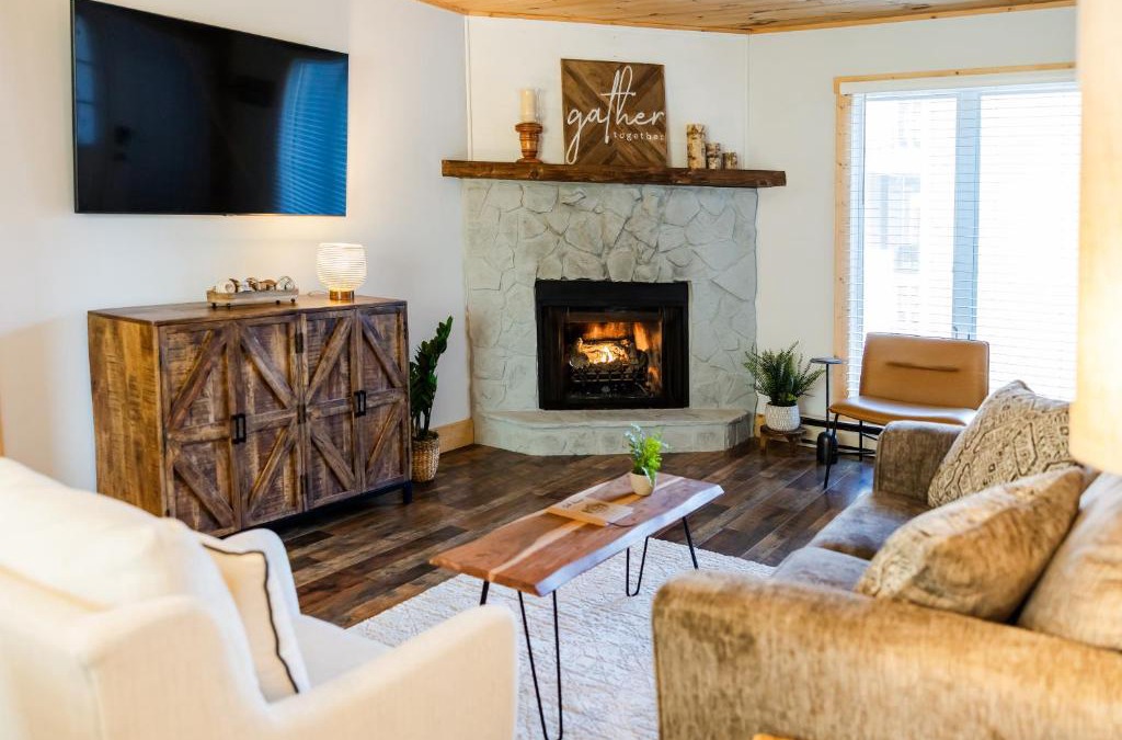Blowing Rock Apartment | Oak Haven Condo - Downtown Blowing Rock Fully Stocked with 2 King Beds