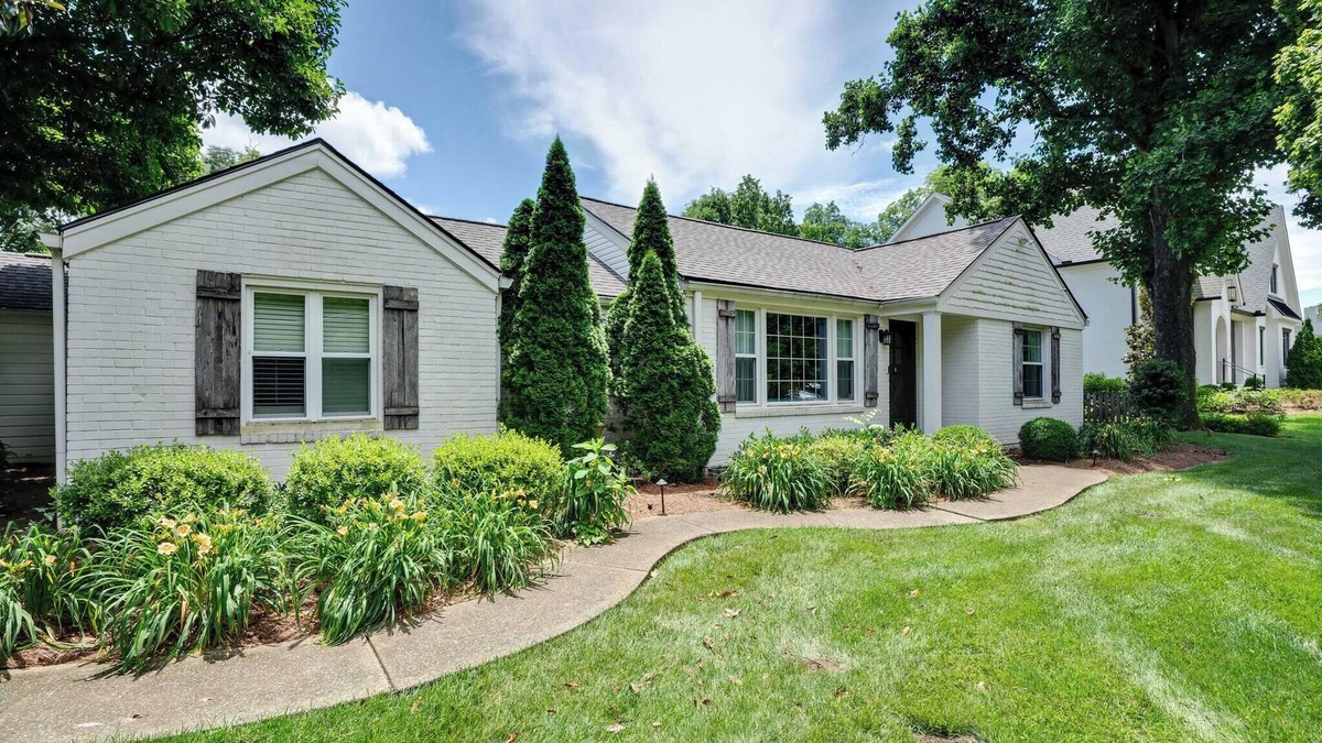 Oak Hill Apartment | Oak Hill Haven - Theater Room & Large Outdoor Area