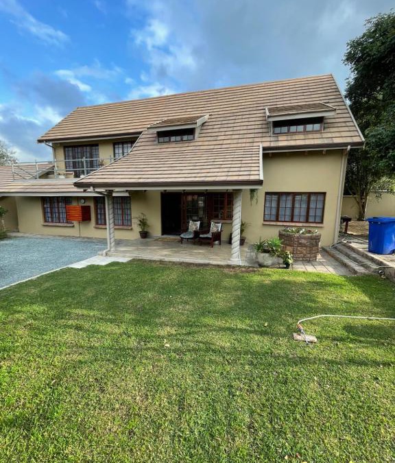 Hillcrest Apartment | OAK HOUSE, Entire holiday home, Self catering, fully equipped, double storey, 3 bedroom, 2 bathroom, outside entertainment, Braai area, 300sqm home