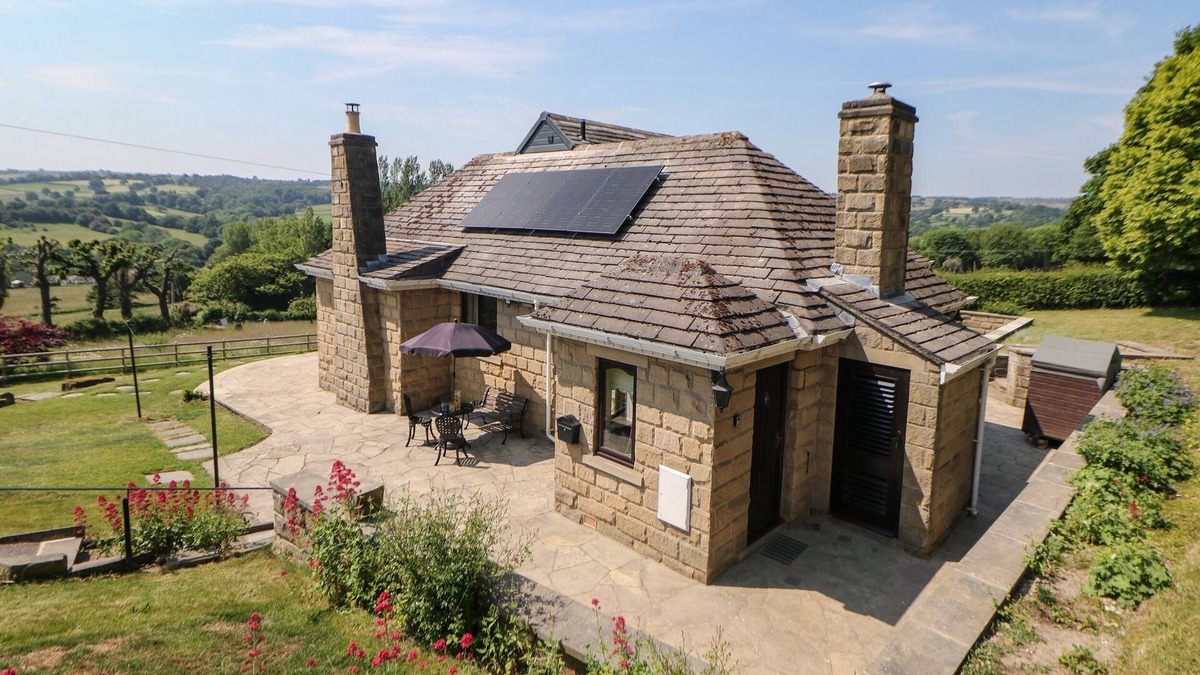 Millthorpe Cottage | OAK LEA, family friendly, character holiday cottage in Dronfield