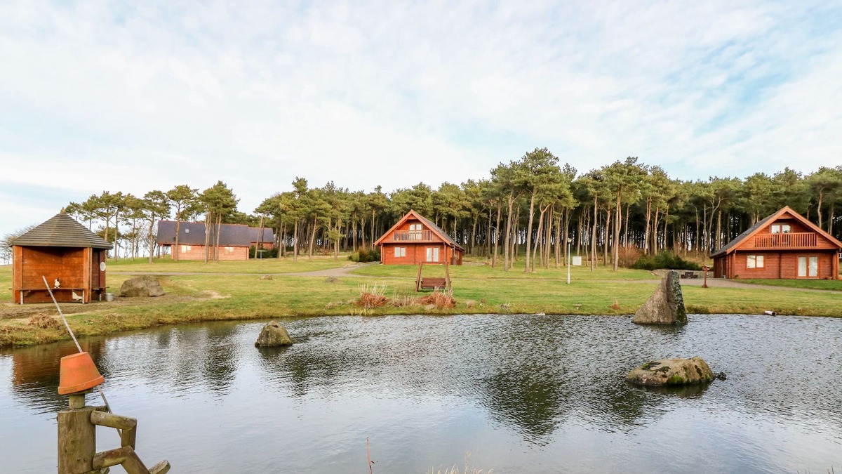 Fyvie House | OAK LODGE, pet friendly, country holiday cottage in Aberchirder