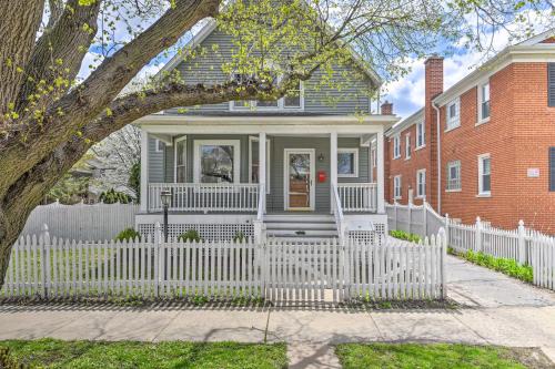 Oak Park House | Oak Park Home with Fire Pit - 5 Mi to Garfield Park!