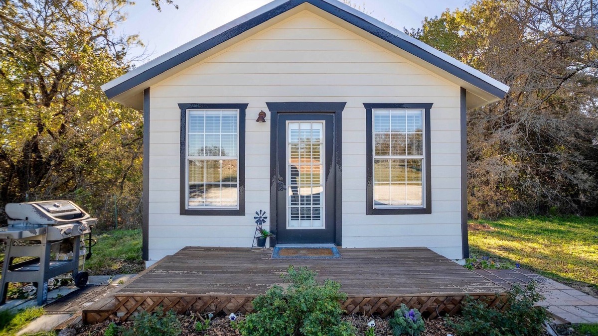 Waco Cottage | Oak Ridge Cottage ll - Cozy Place To Stay!