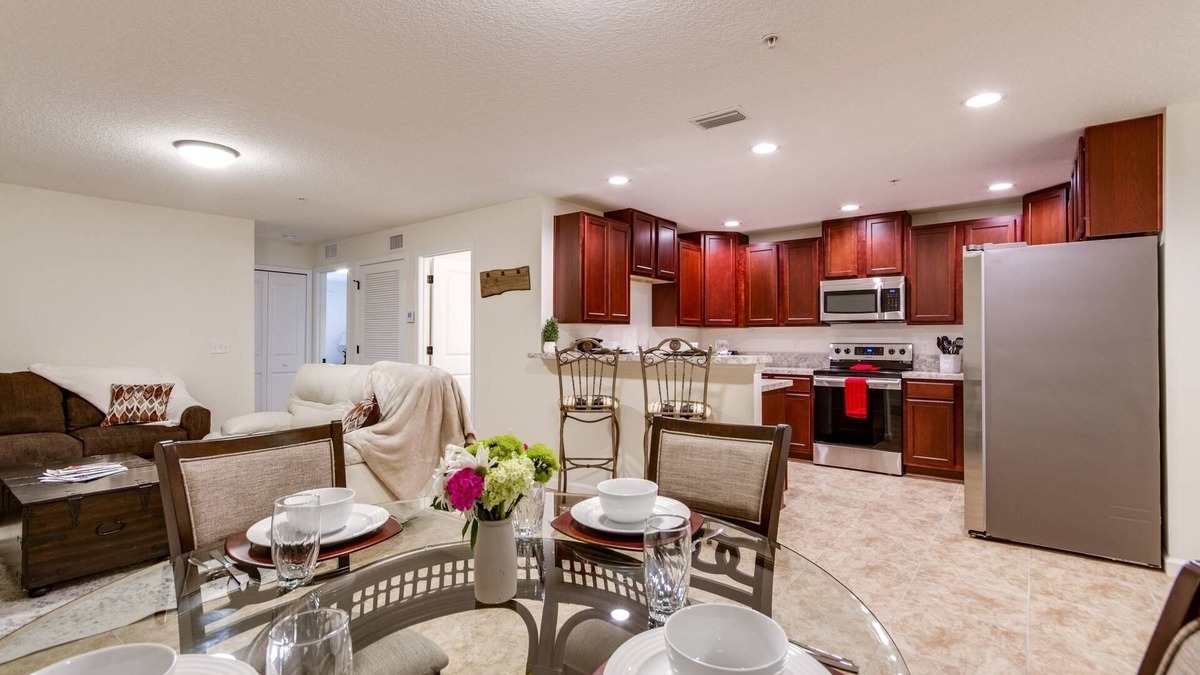 Green Cove Springs Apartment | Oak Street #13 |Monthly Rates |Walkable |Small Dogs Ok |Seasonal Pool |Near St Johns River & Pier