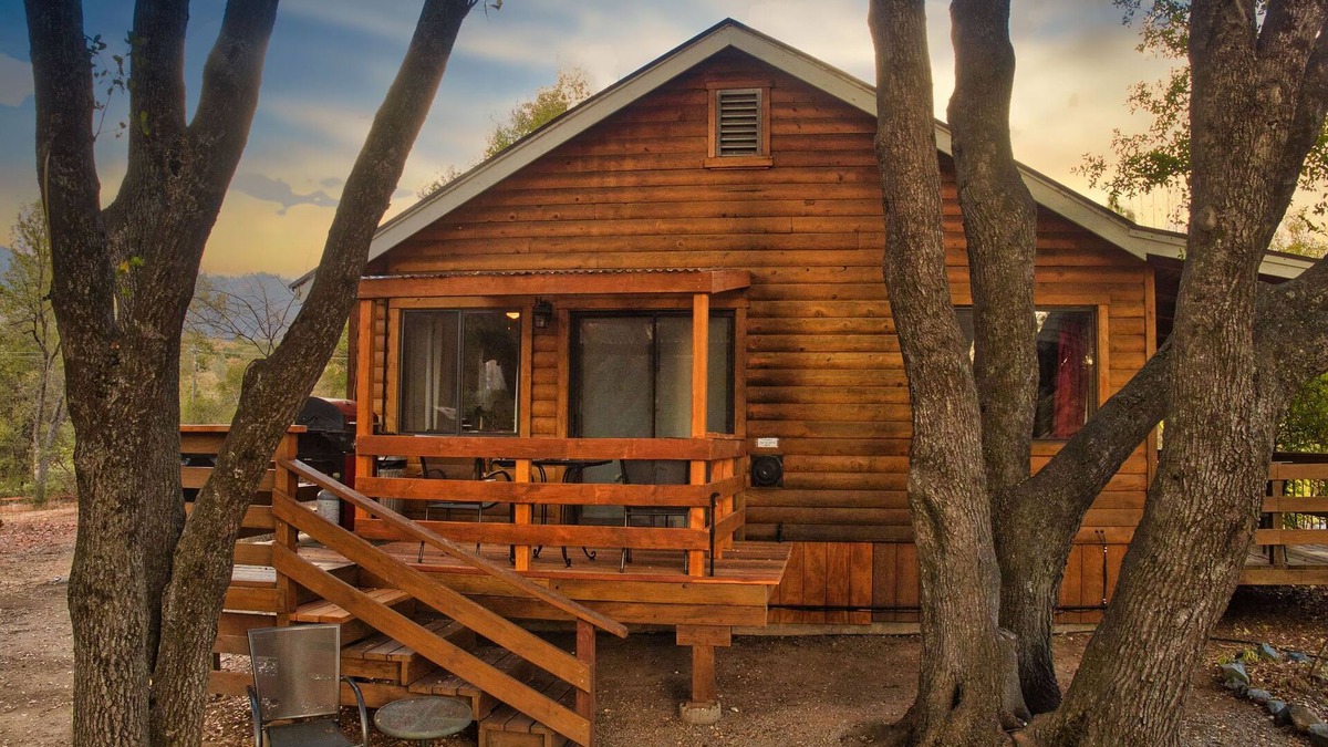 Ahwahnee Cabin | Oak Suite - Sierra Mountain Lodge
