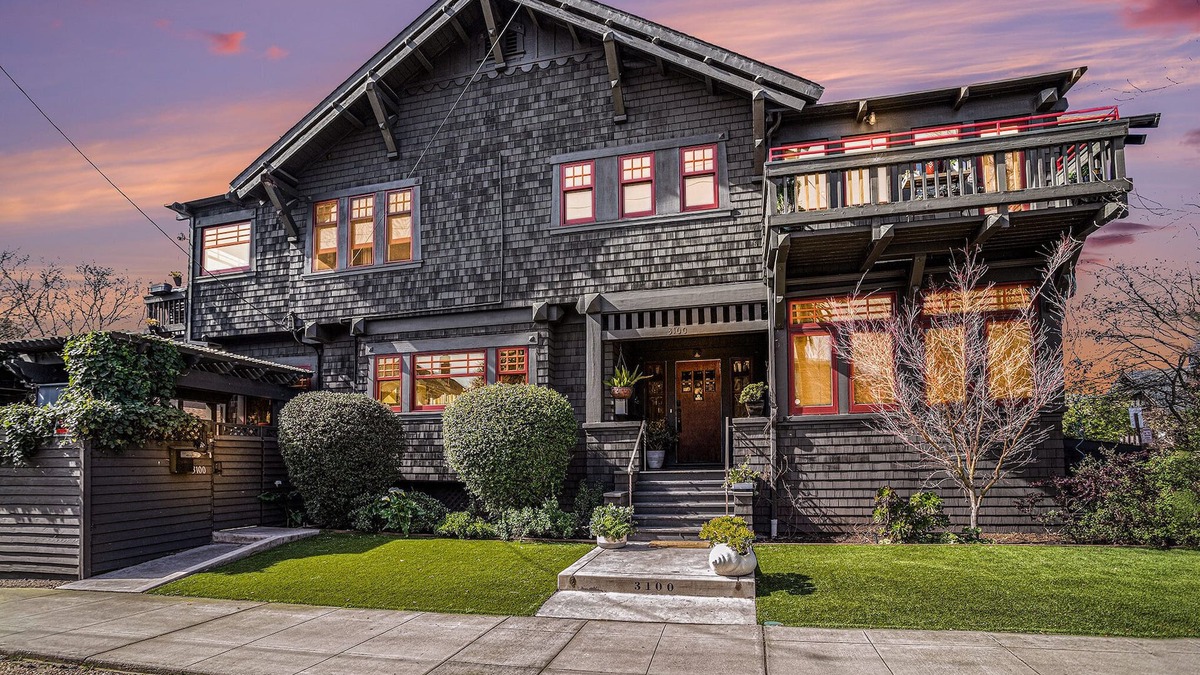 Upper Telegraph Apartment | Oak Suite