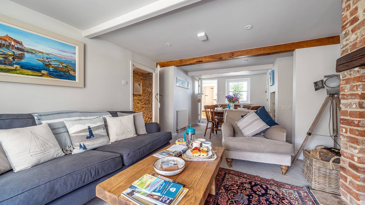 North Creake Cottage | Oak Tree Cottage - sleeps 5 guests in 3 bedrooms