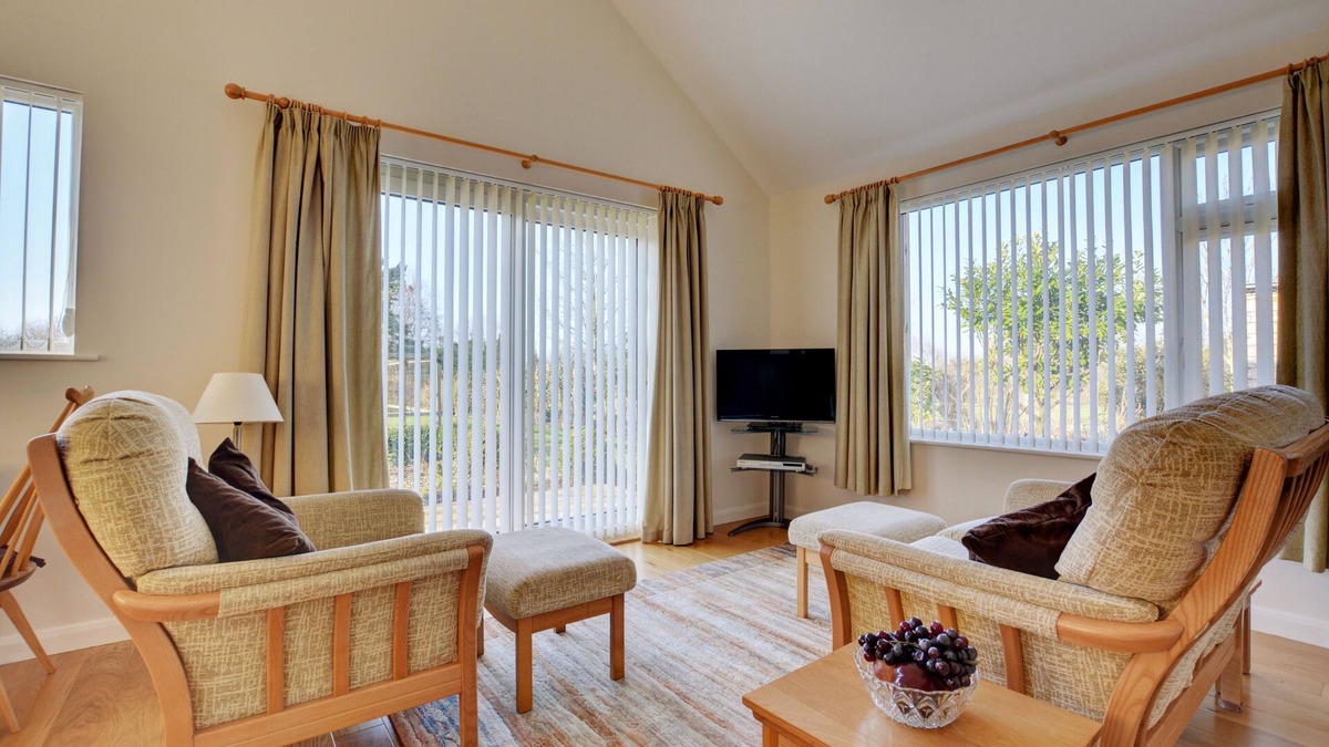 Attleborough House | Oak Tree Cottage - Two Bedroom House, Sleeps 3