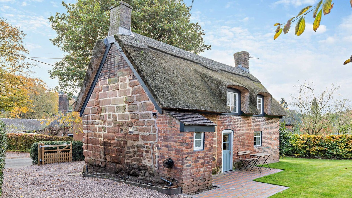 Stone House | Oak Tree Thatched Cottage