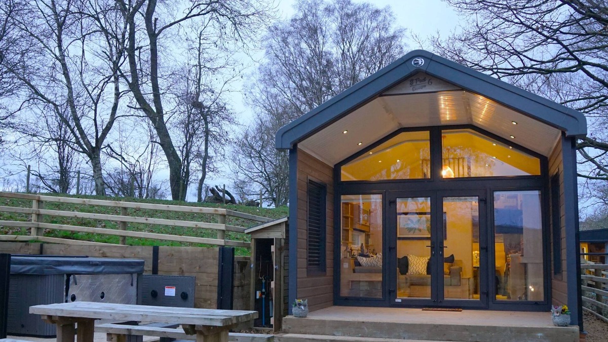 Rhayader Cottage | Oak Tree View - Cabin Sleeping 6 guests in 1 bedroom