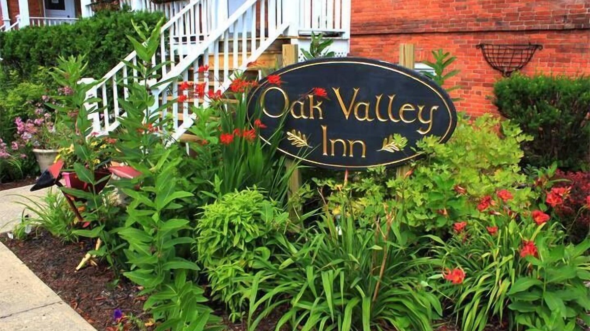 Geneseo Bed & Breakfast | Oak Valley Inn & Suites