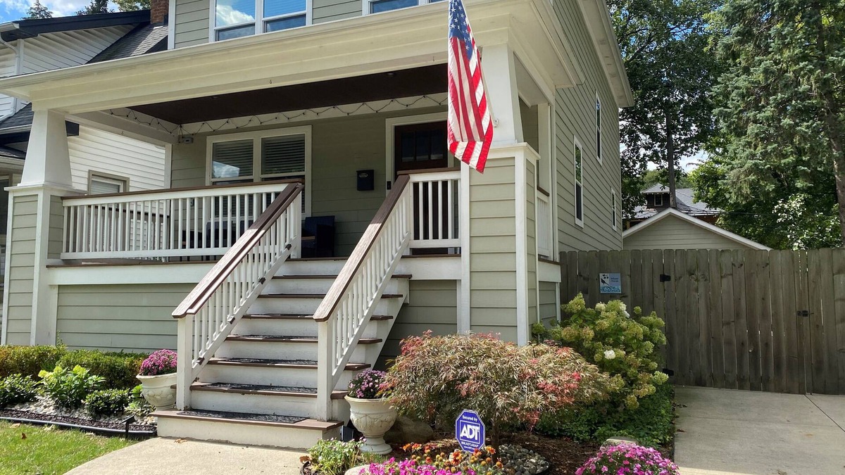 Royal Oak House | Oakdale Luxury Living