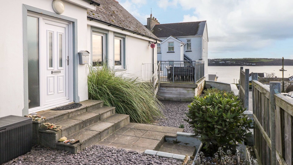 Llanstadwell Cottage | Oakdene