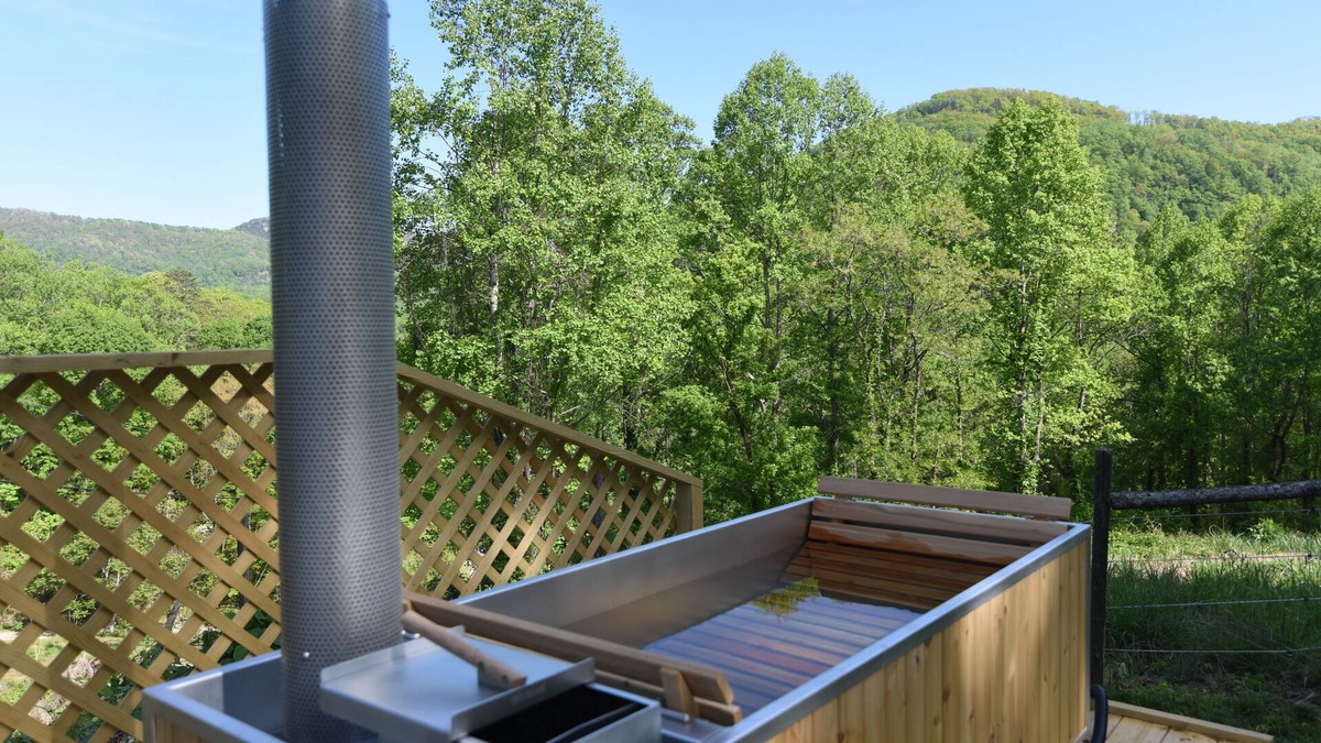 Hendersonville Cottage | Oakhaven: Mountain Escape with Wood Burning Hot Tub!