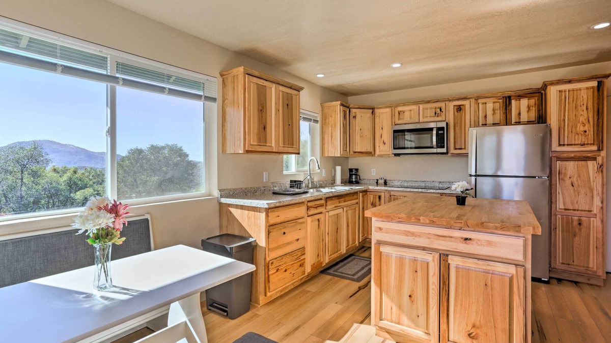Yosemite Forks House | Oakhurst Duplex ~ 13 Mi to Yosemite National Park!