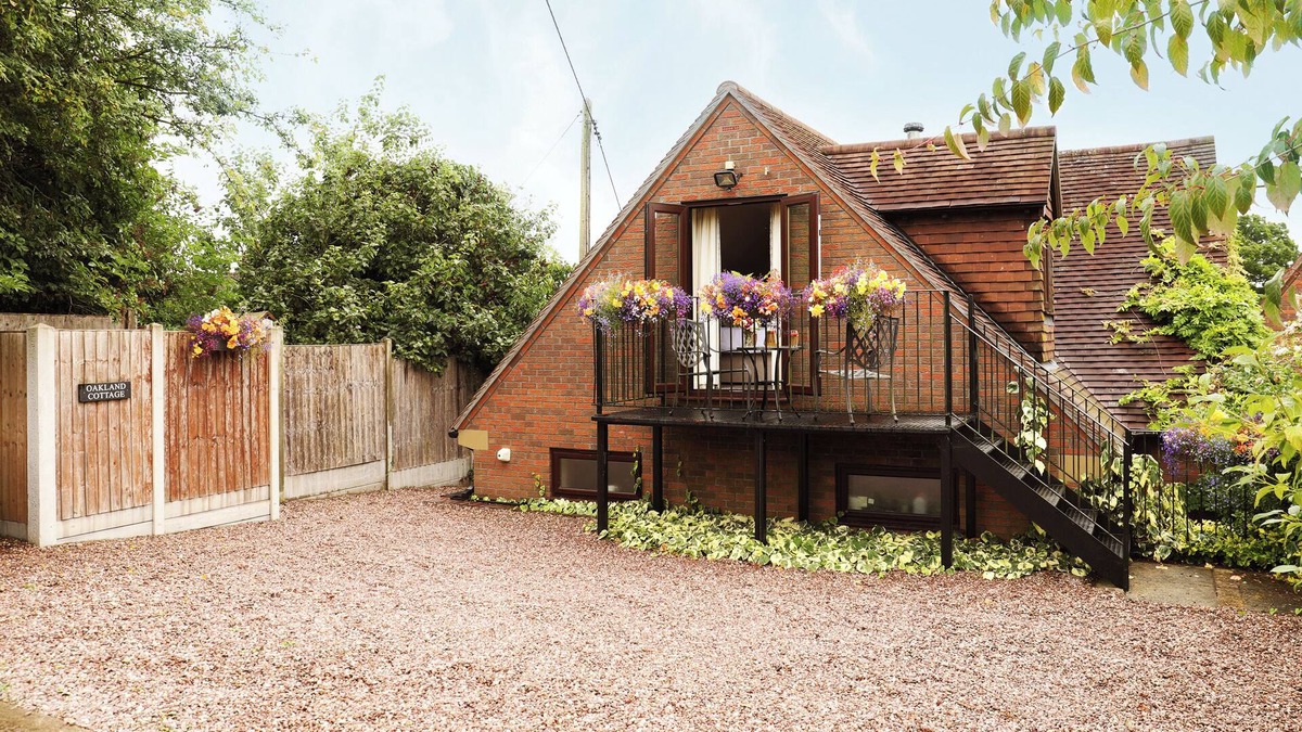 Diddlebury Cottage | OAKLAND COTTAGE, family friendly, with a garden in Craven Arms