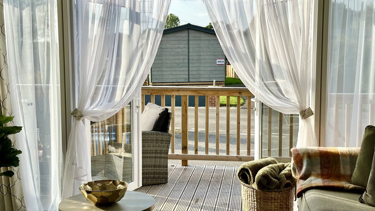 Wilberfoss Cottage | Oakland Lodge with free hot tub