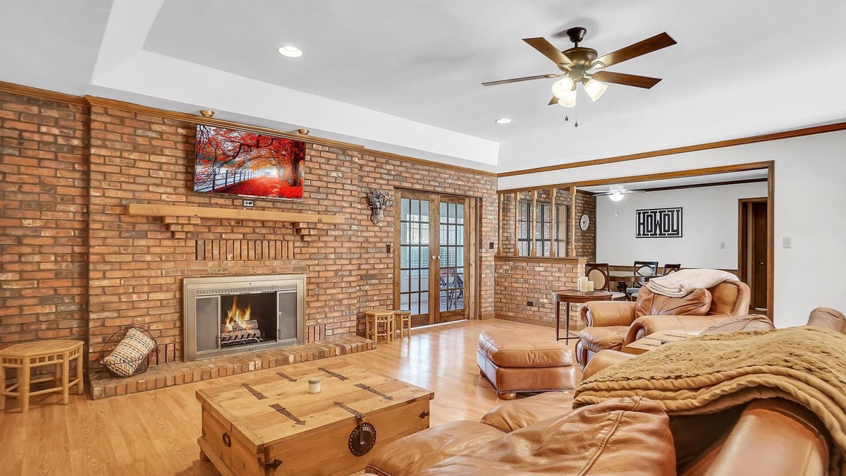 Vernon House | Oaklawn Retreat -4BR -Sleeps 8