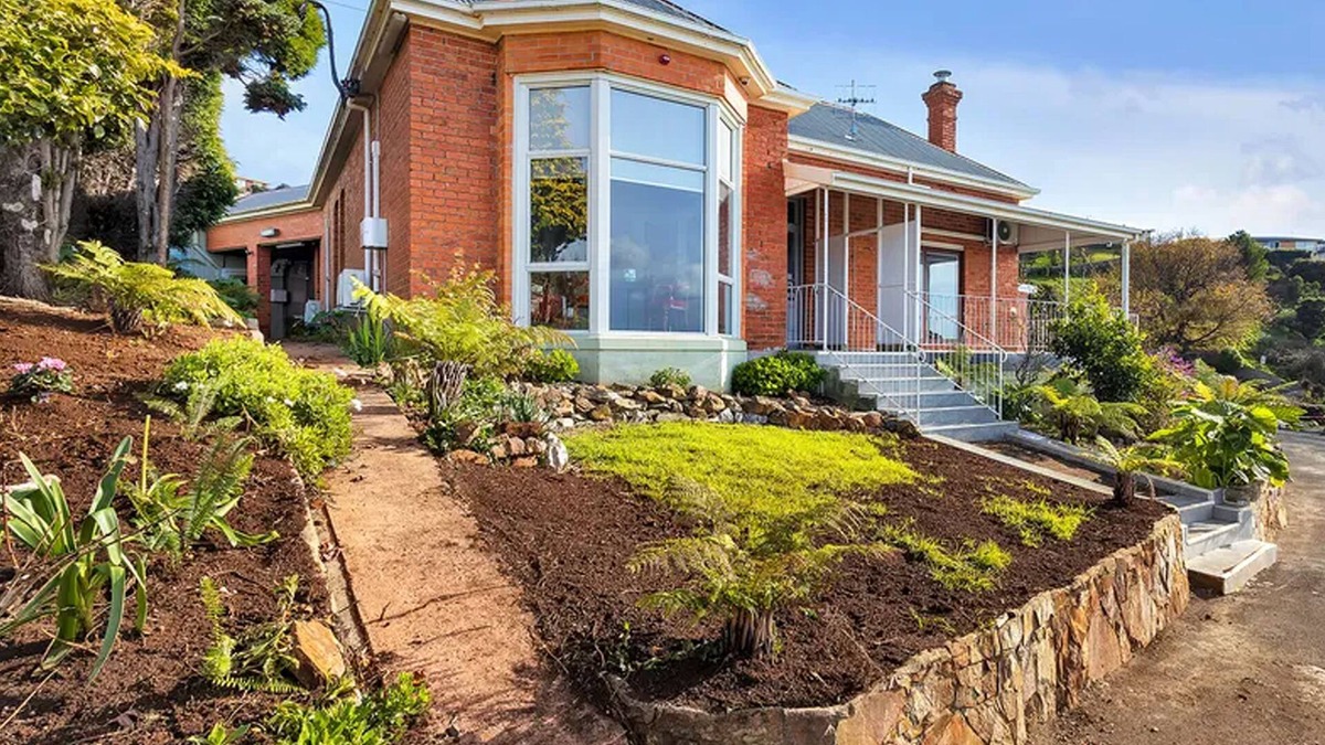 Burnie House | Oakleigh Guest House - Room 10