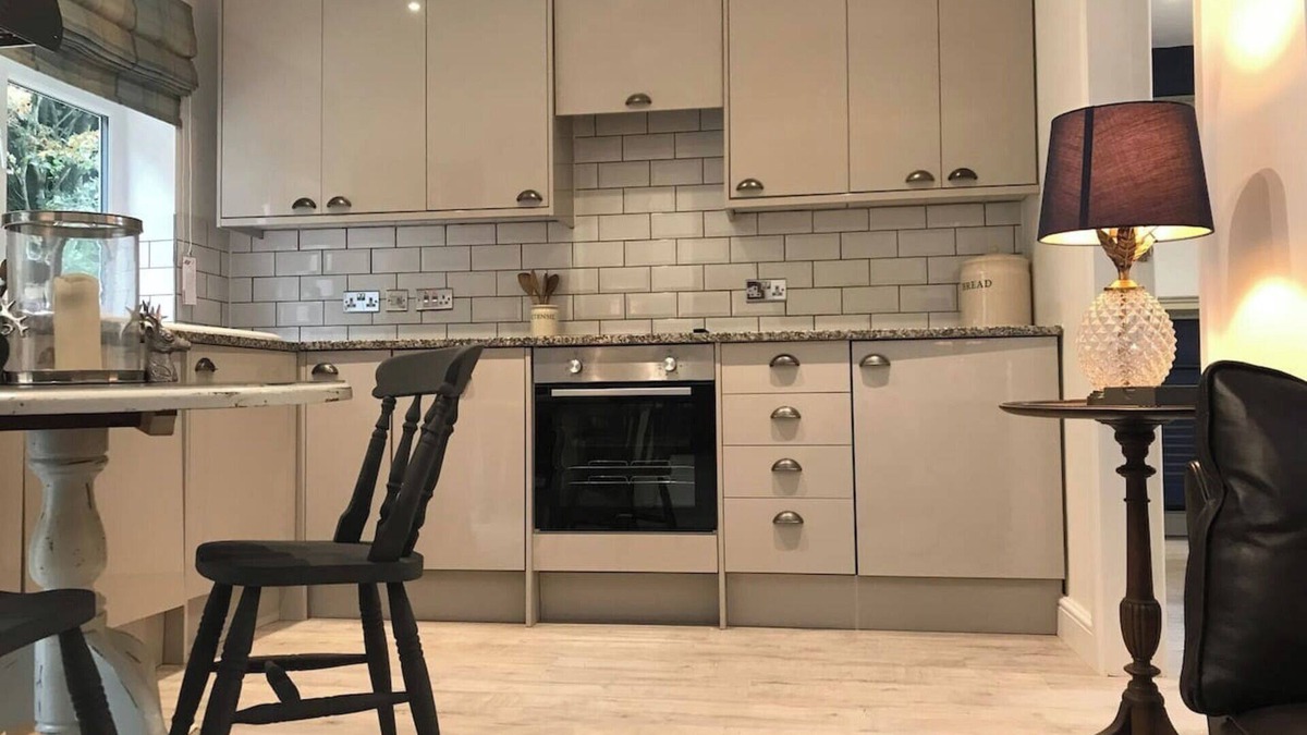 Nantwich Apartment | Oakley Country Retreat-1 Bed-garden-free Parking