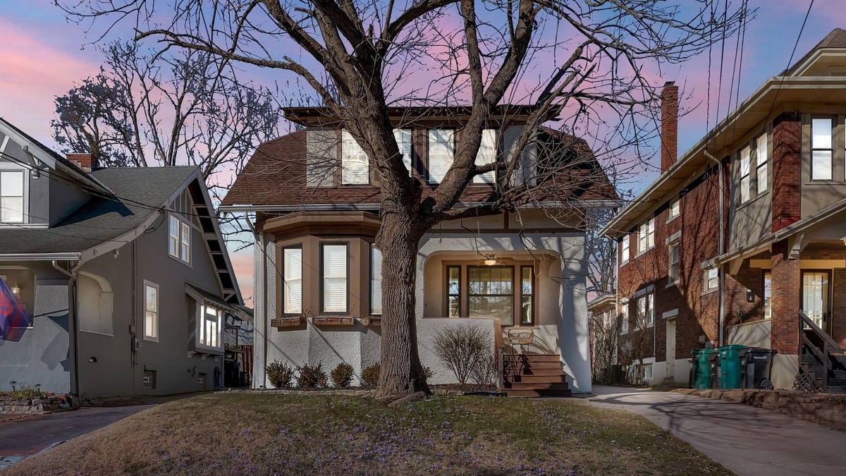 Oakley House | Oakley Square 3BR Charmer - Total Walkability by RedAwning