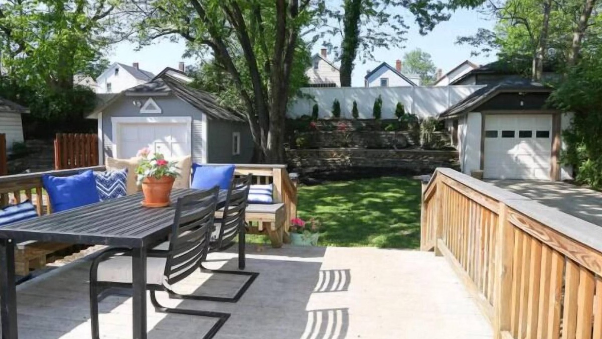 Oakley House | Oakley Square 3br Charmer - Total Walkability 3 Bedroom Home by RedAwning