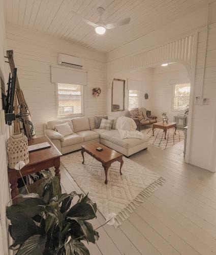 Bundaberg West House | Oakmore Cottage Charming Queenslander close to CBD