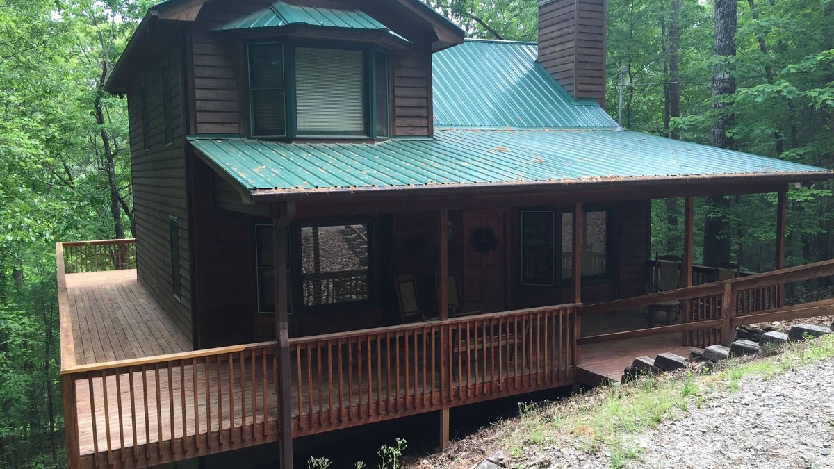Sautee Nacoochee Cabin | "OAKRIDGE" COZY GETAWAY that won't break the bank ! Check out our Video !