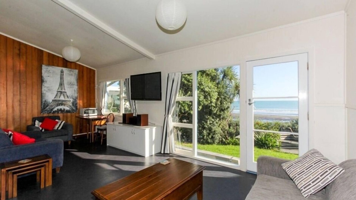 Oakura House | Oakura Beach Front - andquot;Relax Rest Enjoyandquot;
